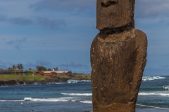 Osterinsel - Hanga Roa: der erste Moai, direkt im Zentrum