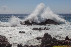 Osterinsel - Hanga Roa: die Brandung ist krass