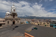 Riobamba - im Hintergrund die Anden