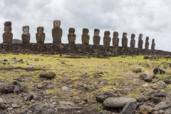 Osterinsel - noch mal der Ahu Tongariki - von hinten haben die keine Gesichter :-)