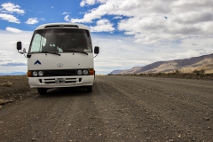 El Calafate: auf dem Weg zum Perito Moreno Gletscher - kleiner alter Bus