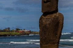 Osterinsel - Hanga Roa: der erste Moai, direkt im Zentrum
