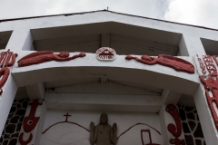 Osterinsel - Hanga Roa - der Eingang zur Kirche