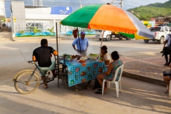 Puerto Lopez - mobiler Grill am Straßenrand