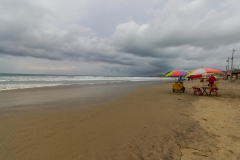 Montañita - am Strand war bei Sonnenschein mehr los