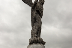 Quito - Mirador El Panecillo. Die Frau der Apokalypse.
