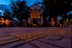 Es gibt Tretautos ;-)