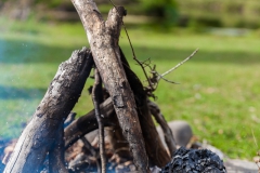 Auch da haben wir erst einmal ein Feuer gemacht.