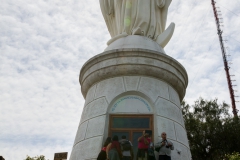 die Maria Statur auf dem Hügel