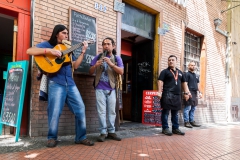 Straßenmusiker im Studentenviertel