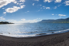 Am schwarzen Strand.