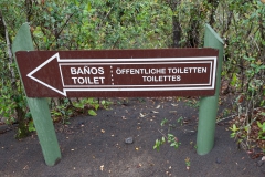 Saltos del Petrohué - selten gibts hier deutschsprachige Schilder, und wenn dann der Weg zum WC