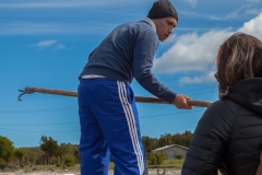 Chiloé - Cailin - Nikolai beim Festmachen des Bootes