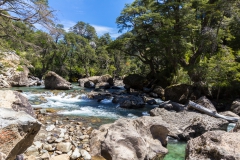 Straße der sieben Seen - Provinz Neuquén in Argentinien - kurzer Halt an einem Fluss