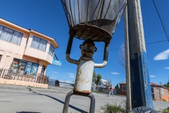 Puerto Natales - die Müllsäcke werden in solchen Körben gelagert - wegen dem Wind