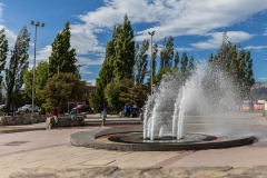 Puerto Natales - am Springbrunnen sieht man den Wind