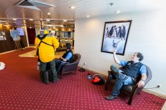 Ocean Diamond - Saugen bei der Biosecurity-Kontrolle