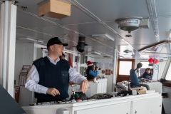 Kapitän Oleg auf der Brücke