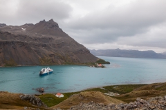 Grytviken - die Ocean Diamond ankert vor King Edward Point