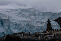 Point Wild, Elephant Island: Blick auf das Denkmal von vorne