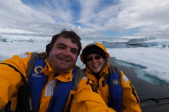 Kinnes Cove: gute Laune bei guten arktischem Wetter :-)