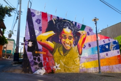 Die Graffiti haben auch einen praktischen Grund. Hat eine Wand ein (richtiges) Graffiti ...