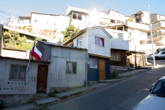 Auch die Bauweise ist deswegen eigenartig. Manche Häuser haben vorne 3 Etagen und hinten 5.