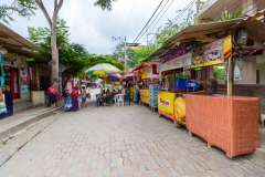 Montañita - kleine Stände mit frischen Säften und vielem mehr