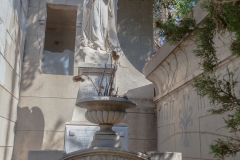 Auf einem der Hügel ist der...