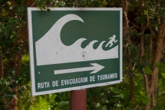 Nationalpark Chiloé - und auch mitten im Park wieder Tsunami-Fluchtwege